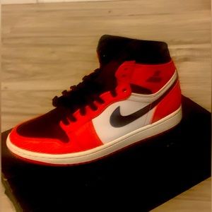 I’m selling air Jordan 1s orange